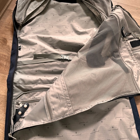 Late 90s AIR CANADA SUIT CARRY ON - Picture 6 of 13